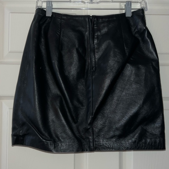 Black Leather Mini Skirt lined Hugo Buscati Mini Skirt Size 8 - Picture 2 of 4